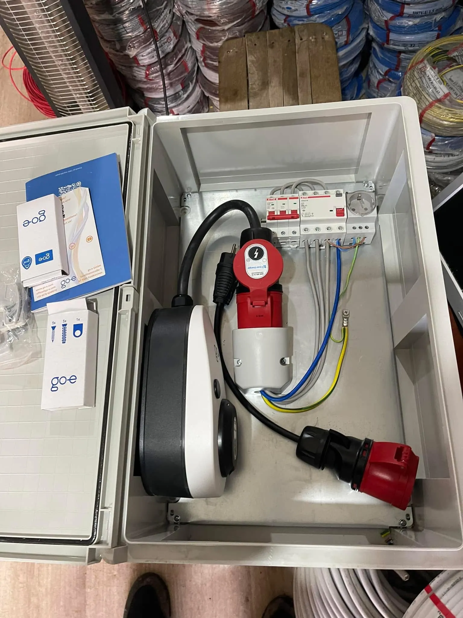 Elektrikli araç şarj ünitesi pano tesisatı